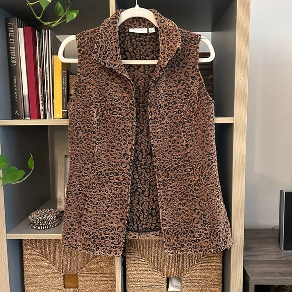 Leopard Zip Up Vest - Picture 1 of 4